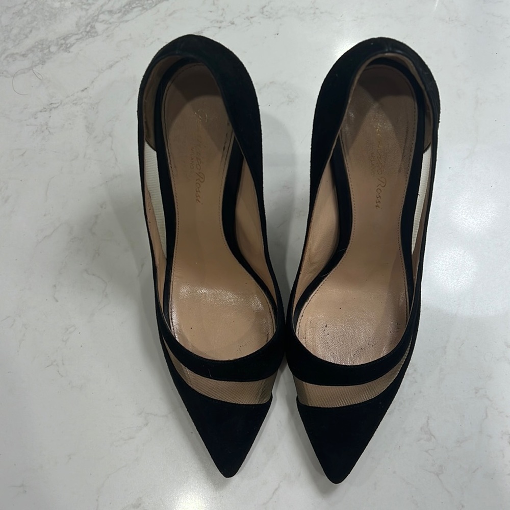 Gianvinto Rossi black pump .. very sexy in great condition.. size 38